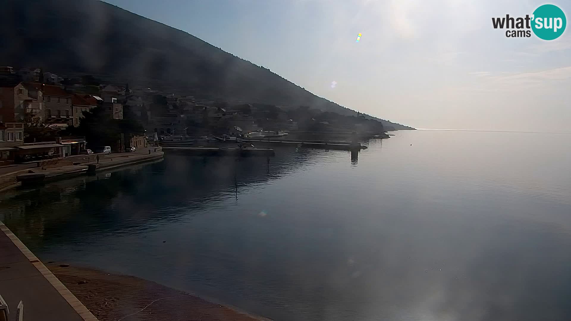 Web kamera Bol – Centar mjesta i marina | Pogled uživo