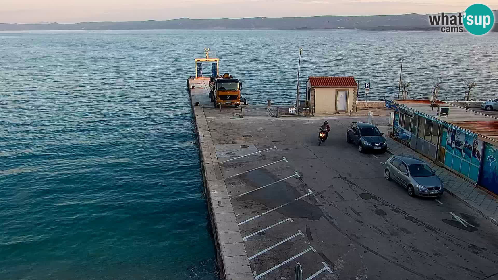 Webcam Bol Centro e Marina – Vista live dal porto di Bol