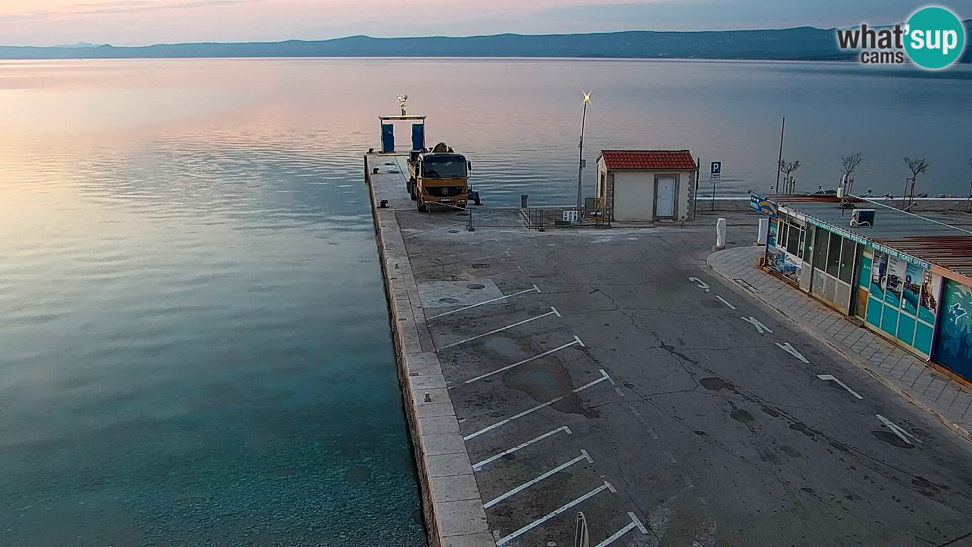 Webcam Bol Centro e Marina – Vista live dal porto di Bol