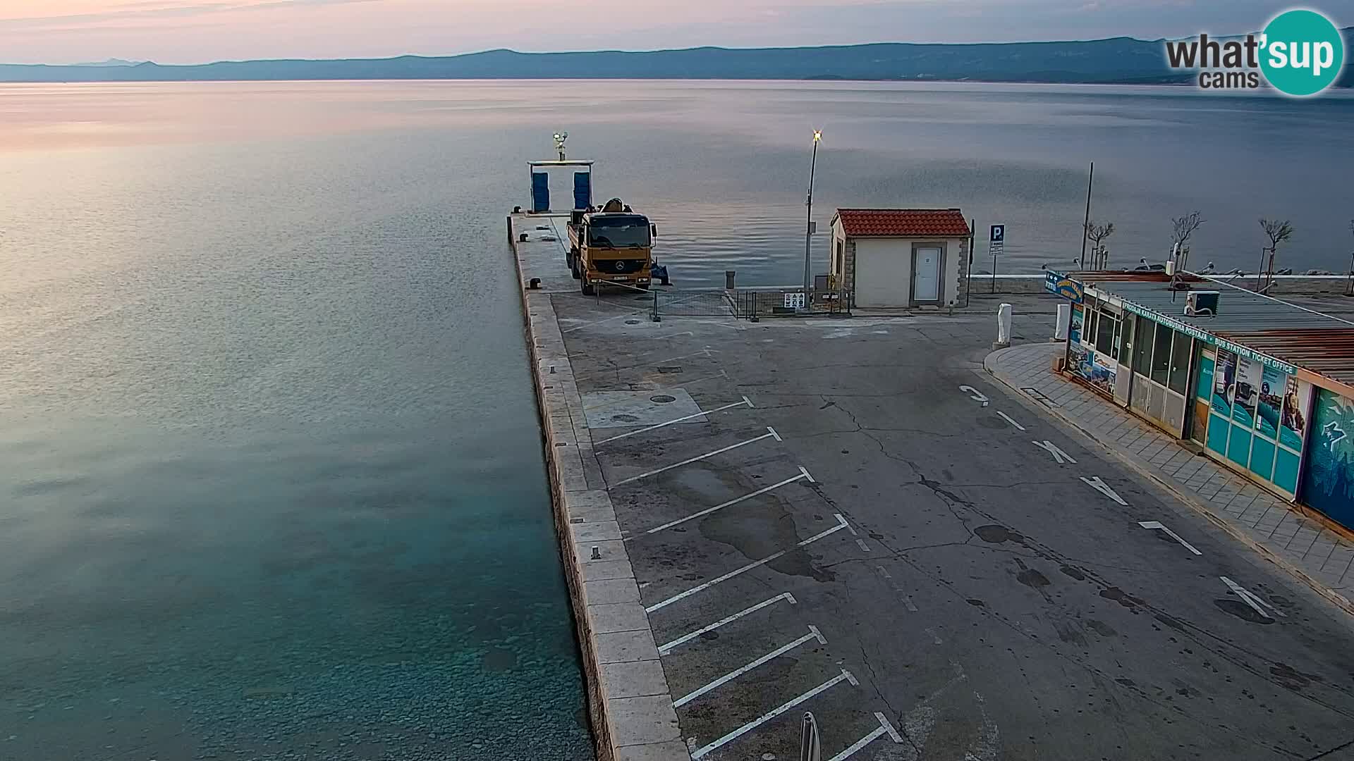 Webcam Bol Centro e Marina – Vista live dal porto di Bol