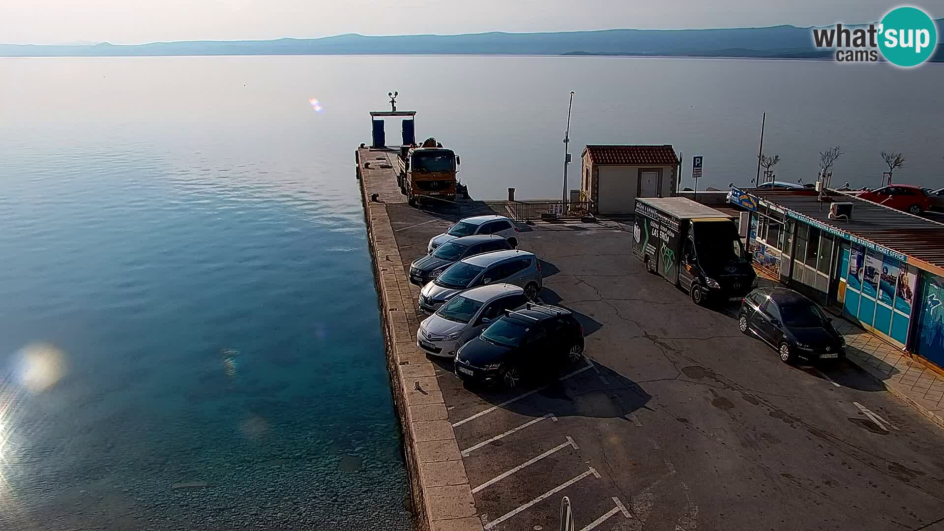 Webcam Bol Centro e Marina – Vista live dal porto di Bol