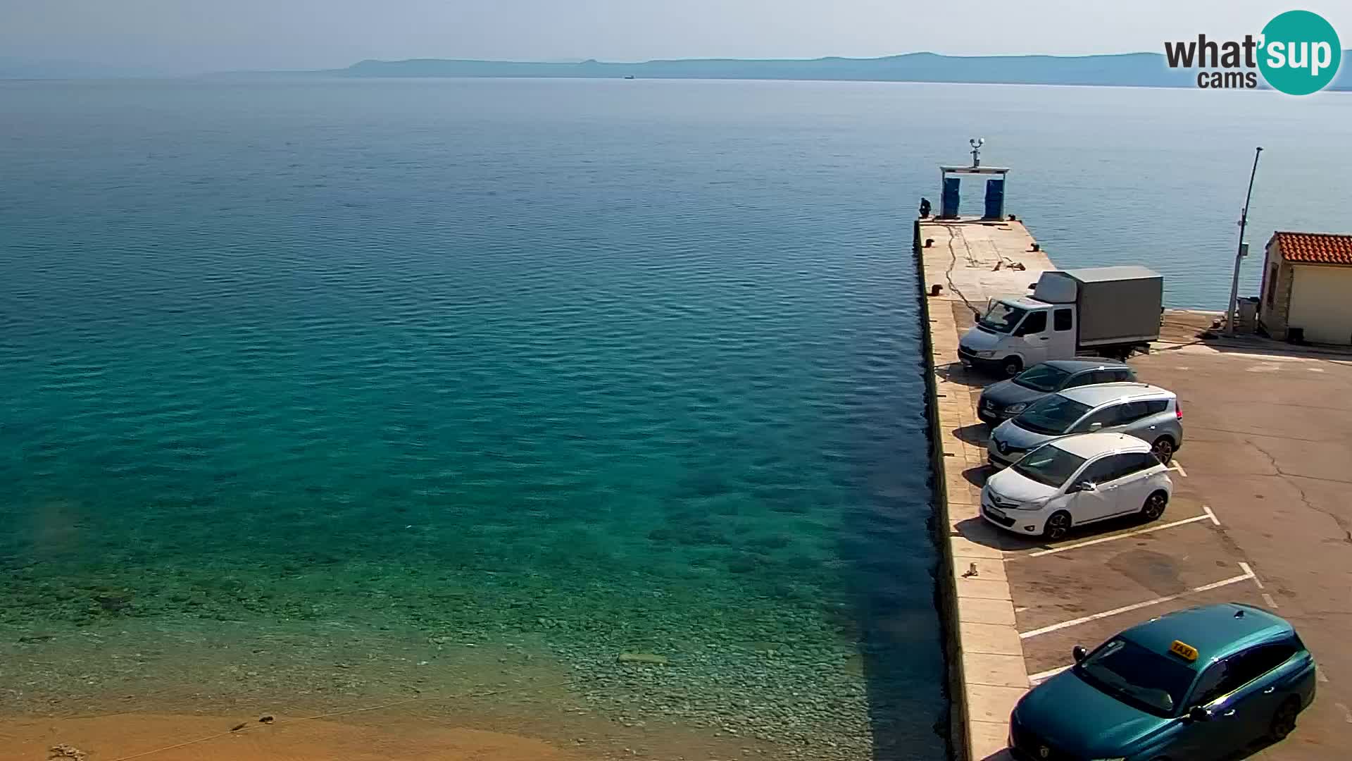 Web kamera Bol – Centar mjesta i marina | Pogled uživo