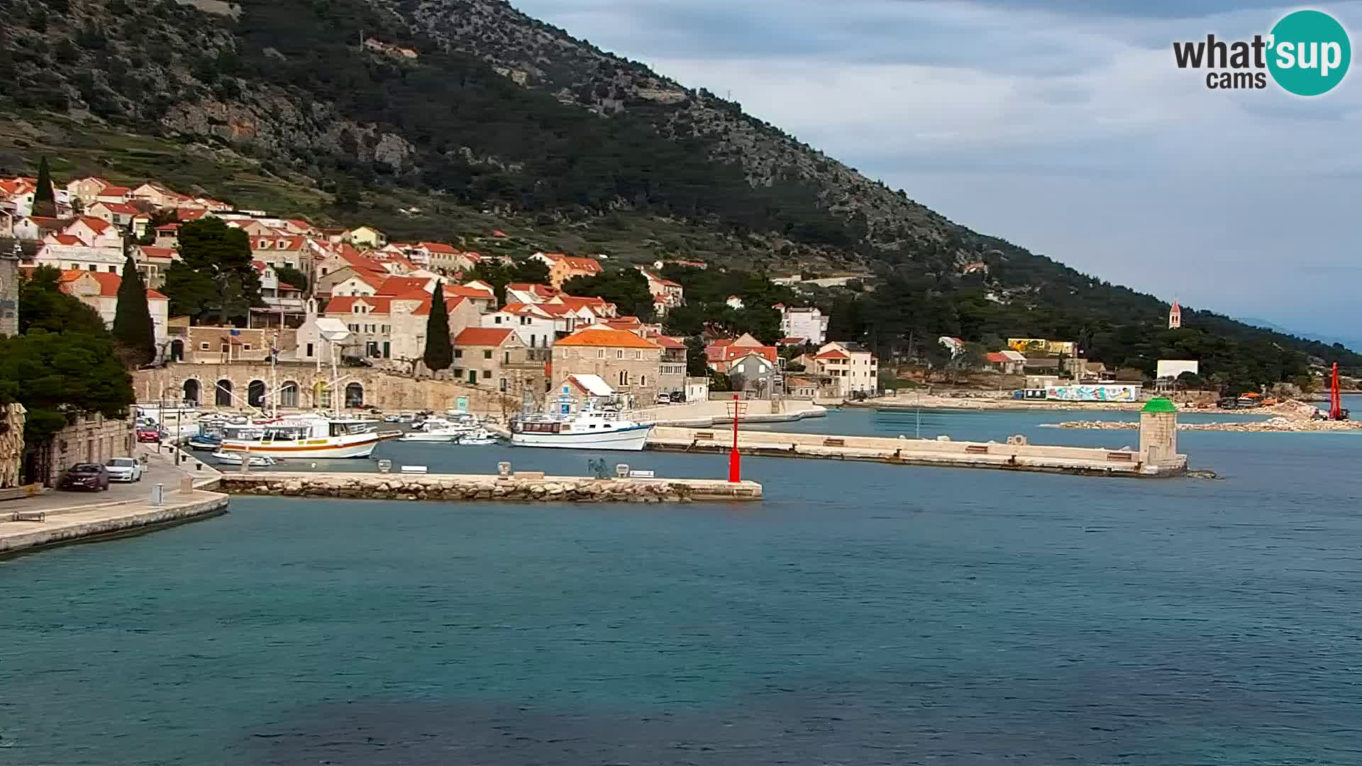 Webcam Bol Centro e Marina – Vista live dal porto di Bol