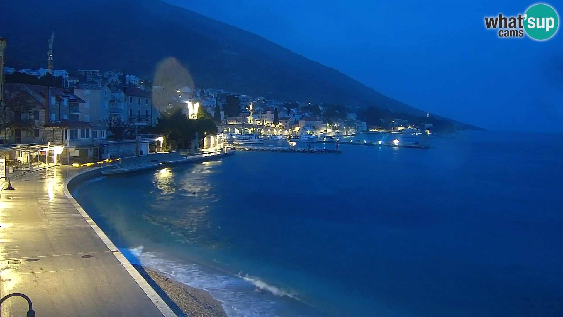 Webcam Bol Centro e Marina – Vista live dal porto di Bol