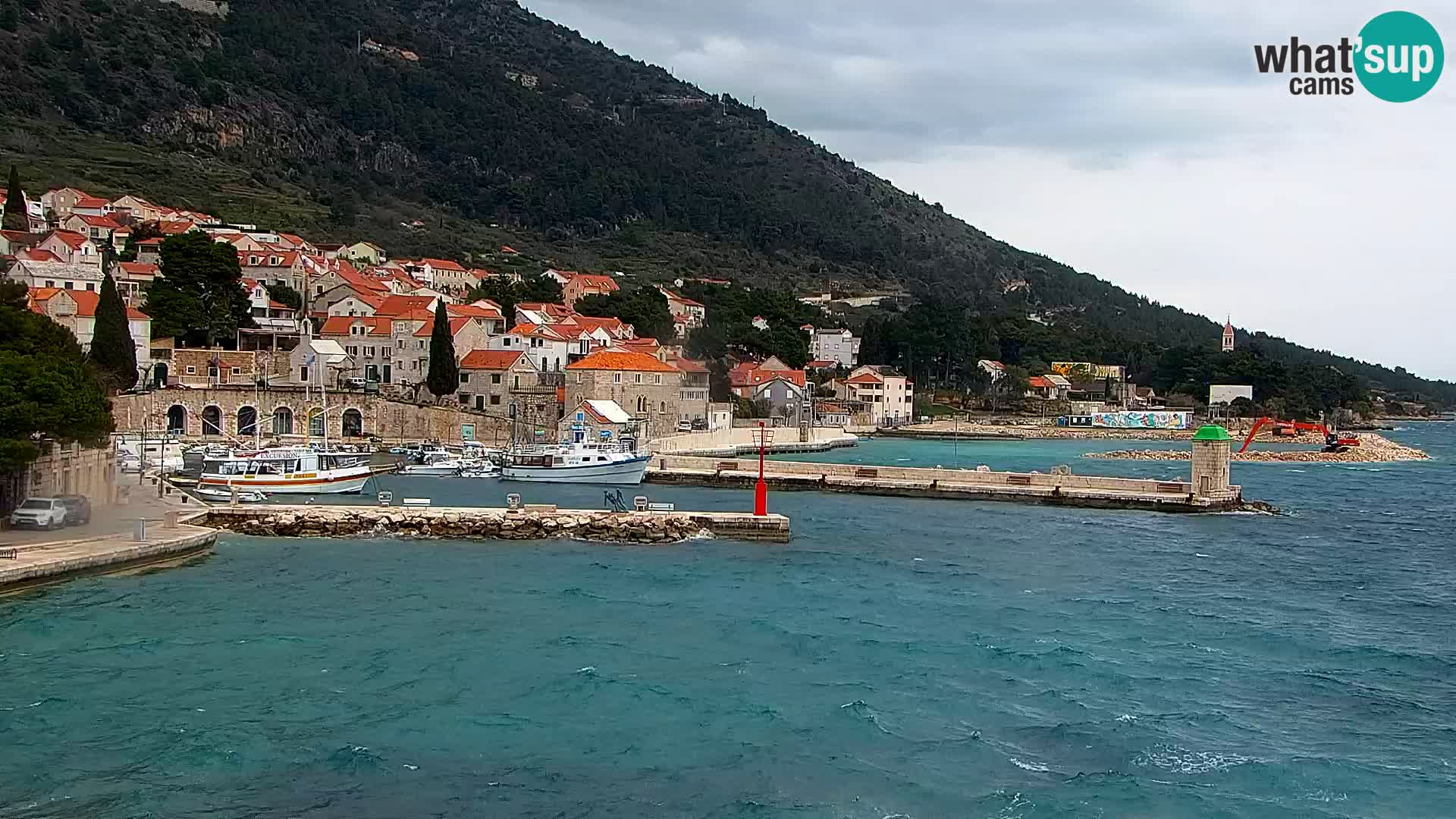 Web kamera Bol – Centar mjesta i marina | Pogled uživo