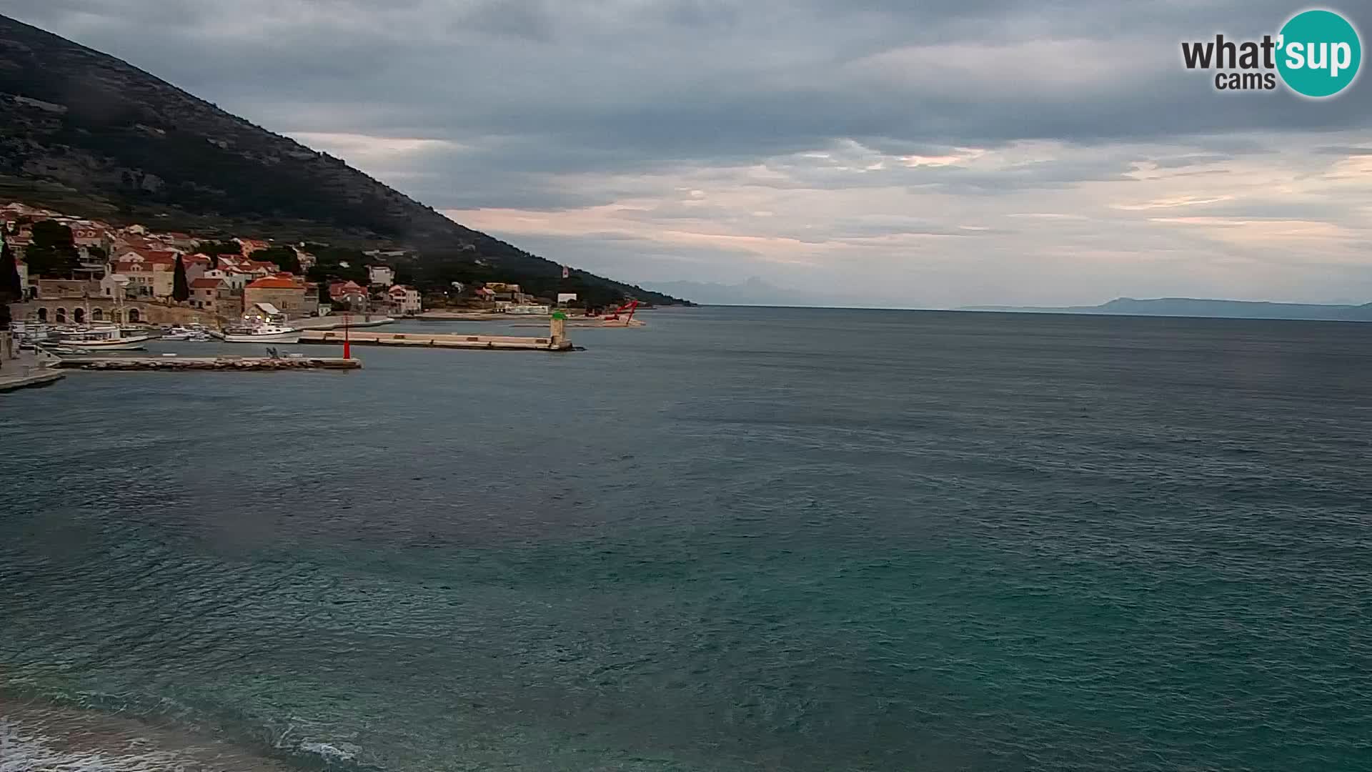 Webcam Bol Centro e Marina – Vista live dal porto di Bol