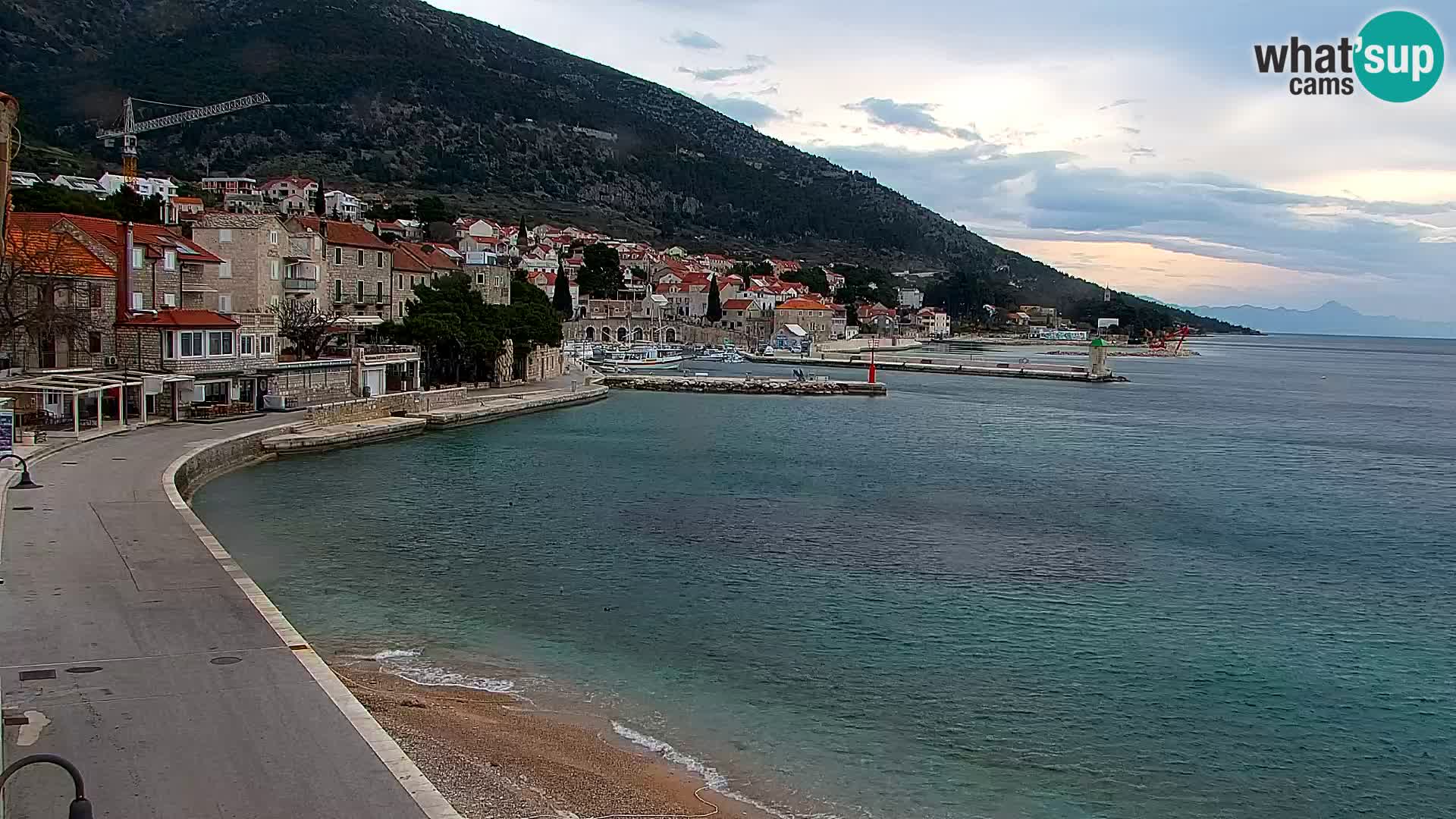 Webcam Bol Centro e Marina – Vista live dal porto di Bol