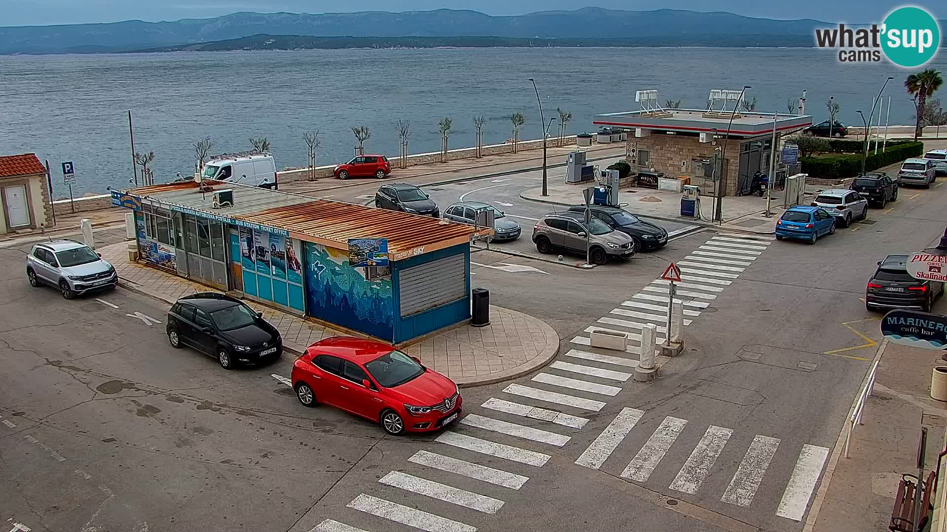 Web kamera Bol – Centar mjesta i marina | Pogled uživo