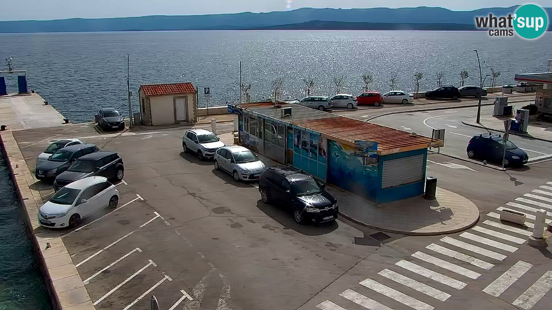 Web kamera Bol – Centar mjesta i marina | Pogled uživo