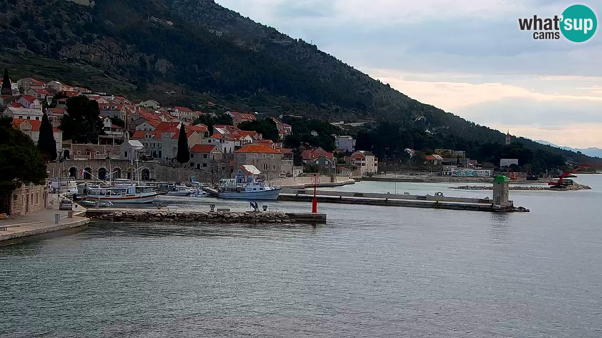 Webcam Bol Centro e Marina – Vista live dal porto di Bol