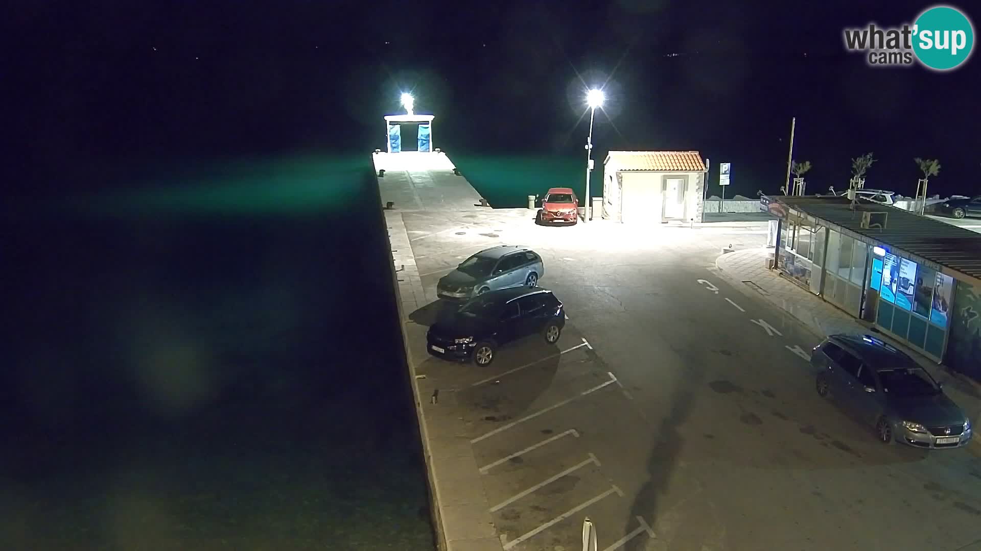 Spletna kamera Bol – Center mesta in marina v živo