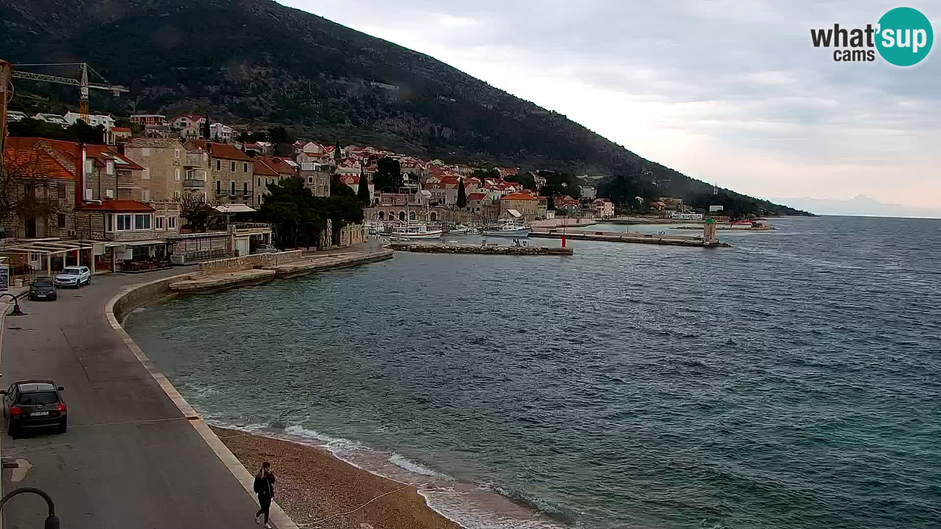 Web kamera Bol – Centar mjesta i marina | Pogled uživo