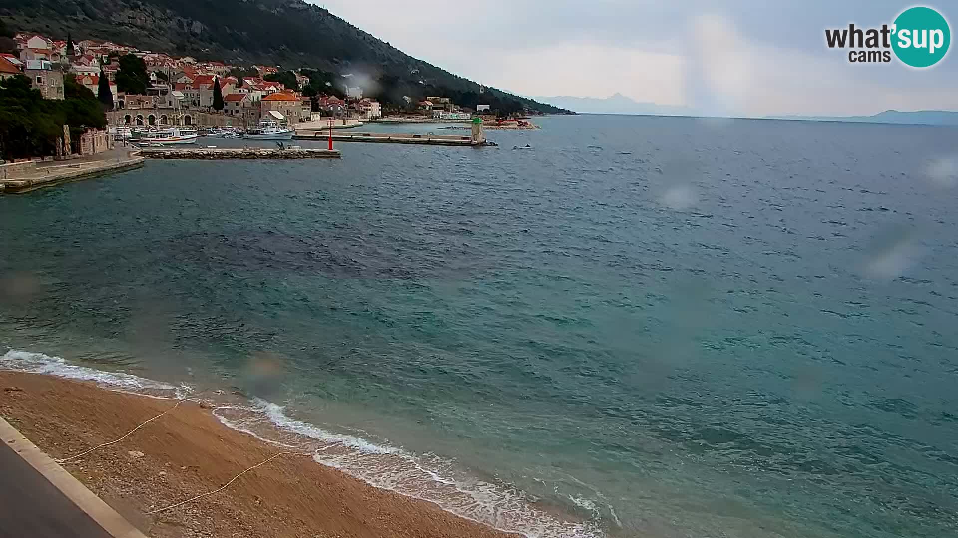 Web kamera Bol – Centar mjesta i marina | Pogled uživo