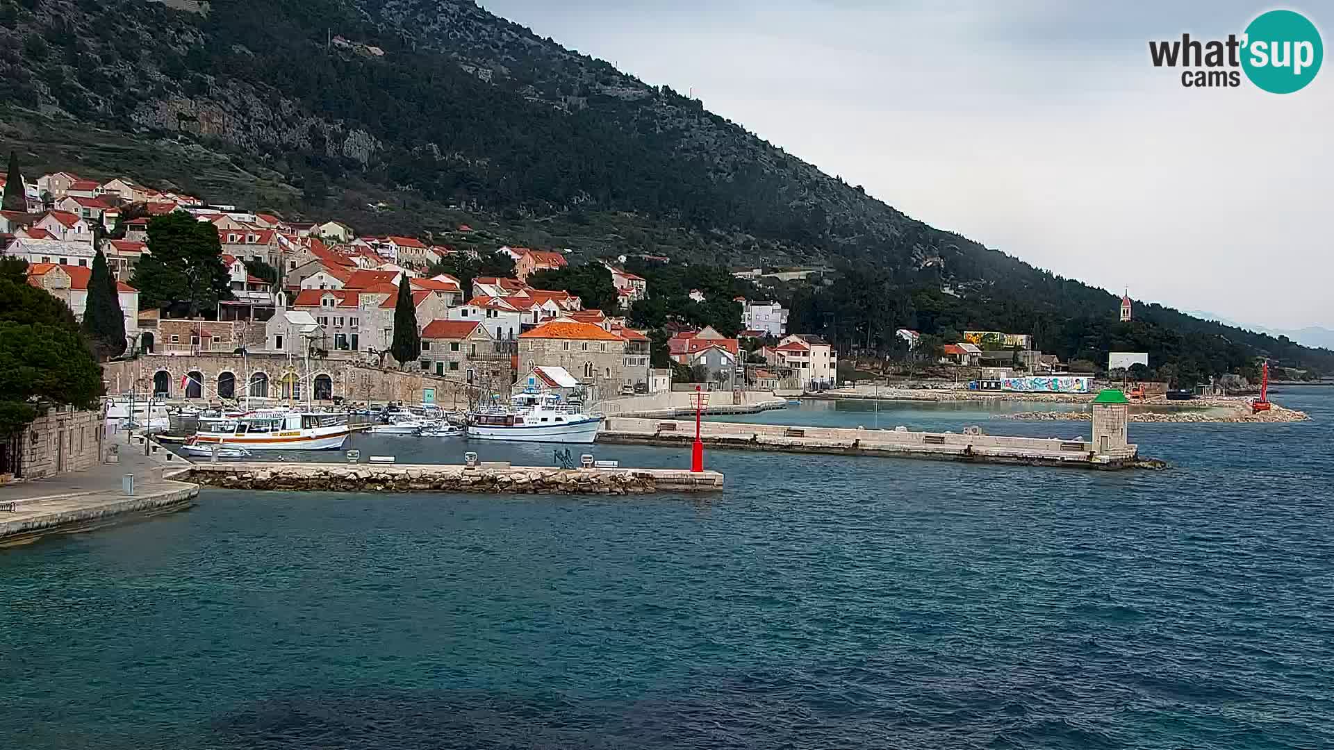 Webcam Bol Centro e Marina – Vista live dal porto di Bol