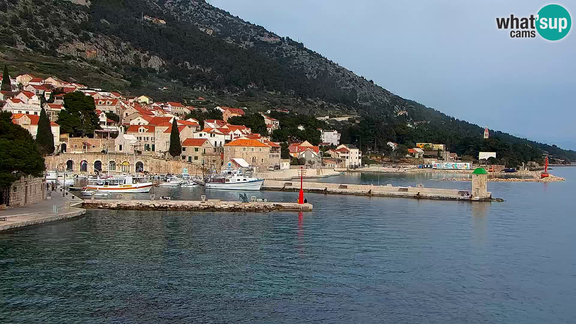 Webcam Bol Hafen & Ortszentrum – Liveblick aus Bol auf der Insel Brač