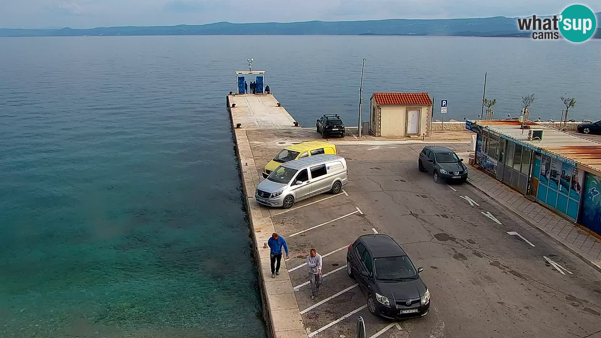 Web kamera Bol – Centar mjesta i marina | Pogled uživo