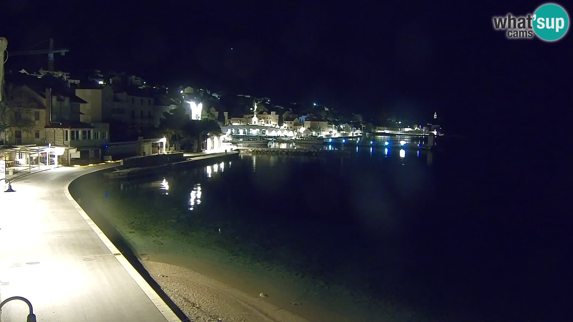 Web kamera Bol – Centar mjesta i marina | Pogled uživo