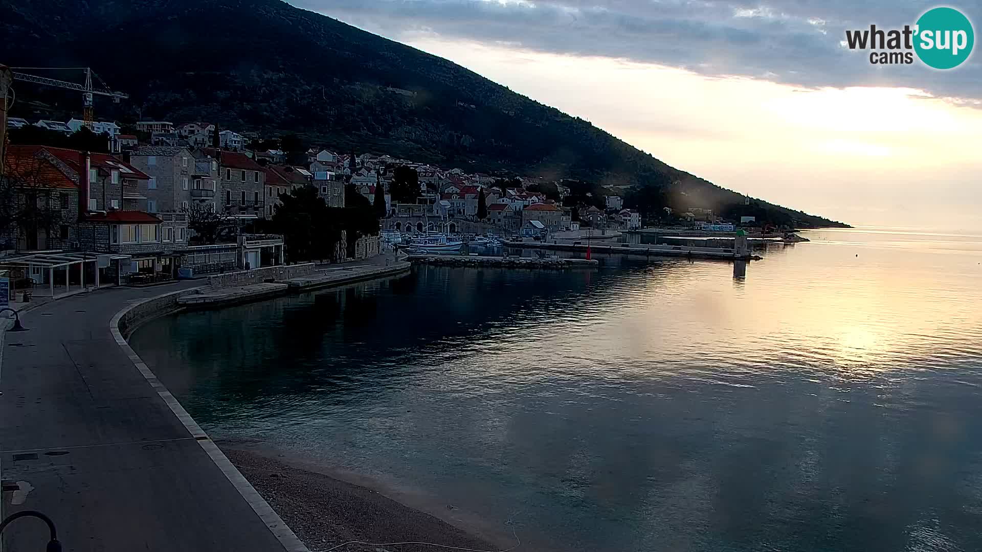 Webcam Bol Centro e Marina – Vista live dal porto di Bol
