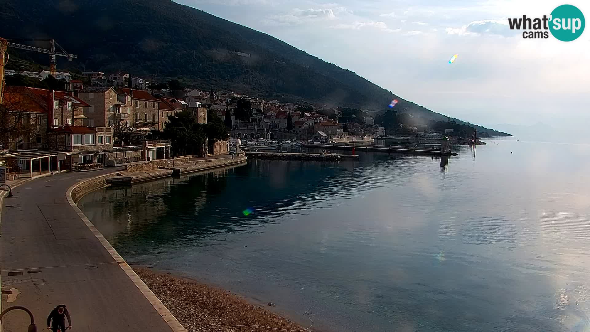 Web kamera Bol – Centar mjesta i marina | Pogled uživo