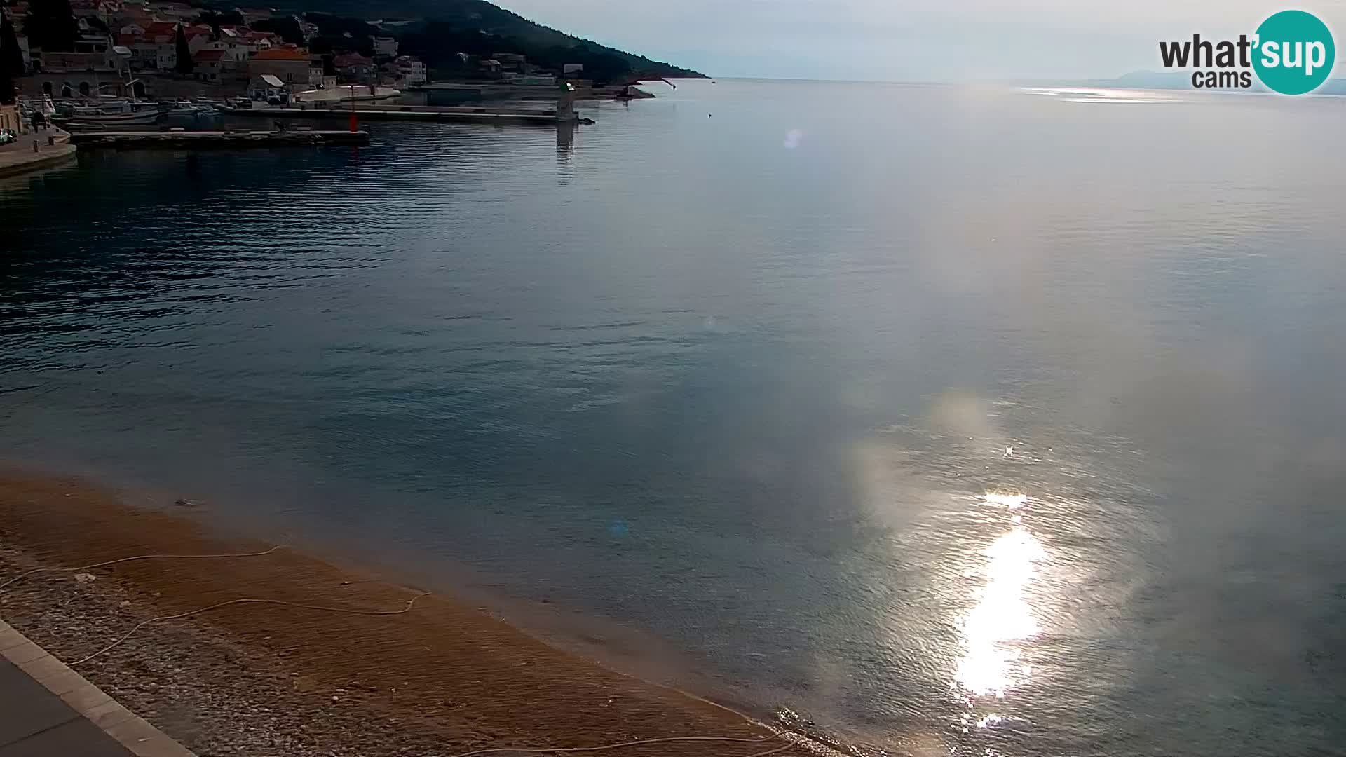 Web kamera Bol – Centar mjesta i marina | Pogled uživo