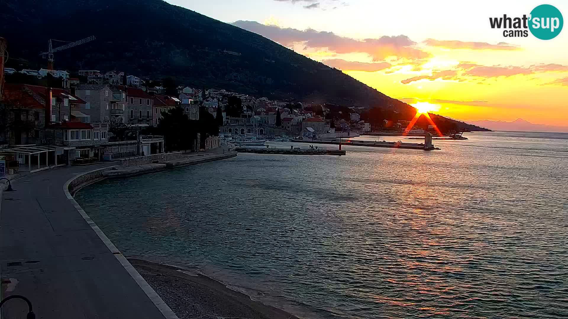 Webcam Bol Centro e Marina – Vista live dal porto di Bol