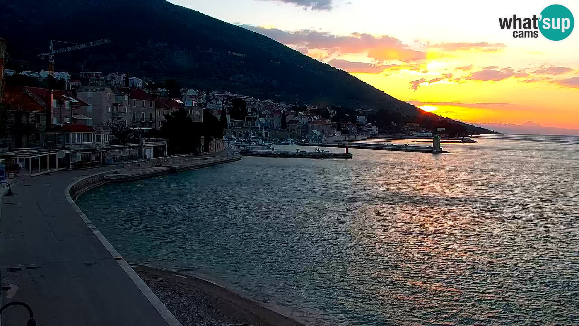 Webcam Bol Centro e Marina – Vista live dal porto di Bol