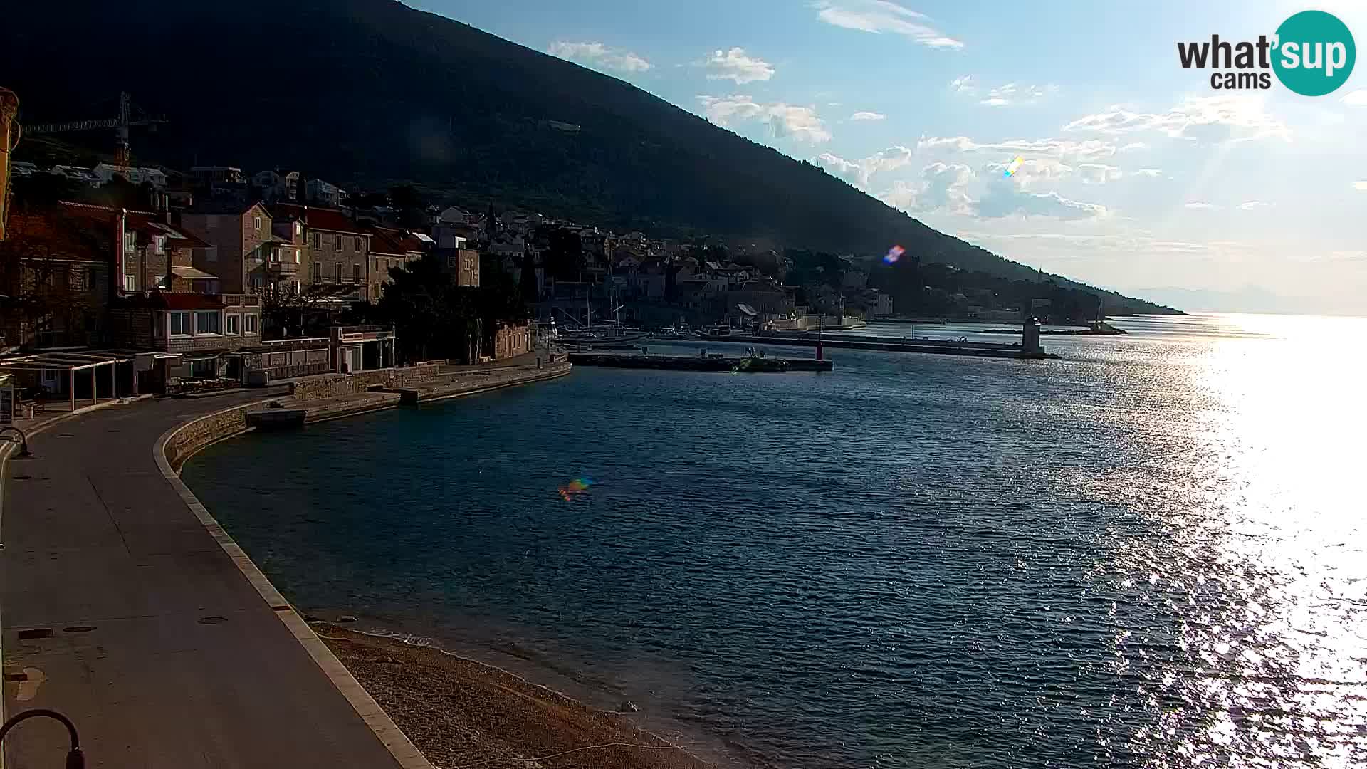 Web kamera Bol – Centar mjesta i marina | Pogled uživo