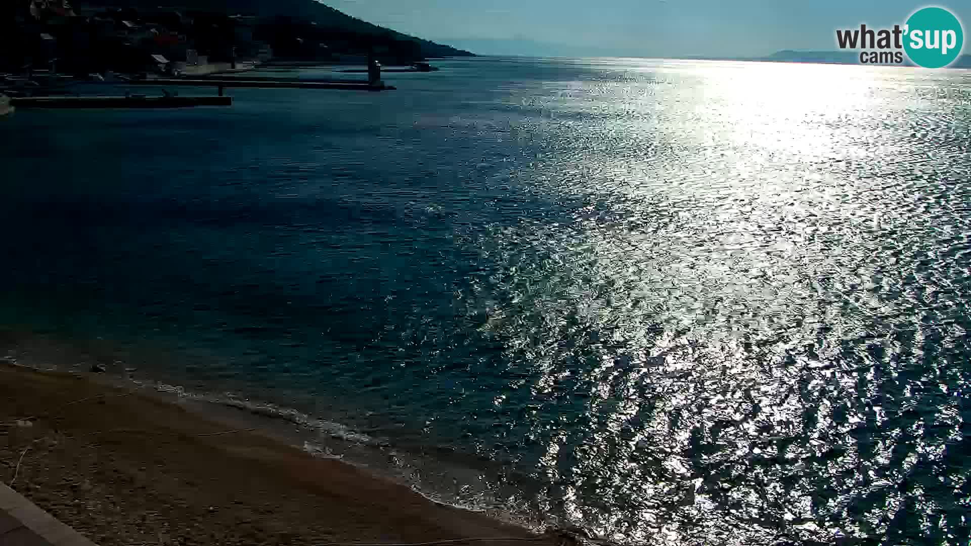 Spletna kamera Bol – Center mesta in marina v živo