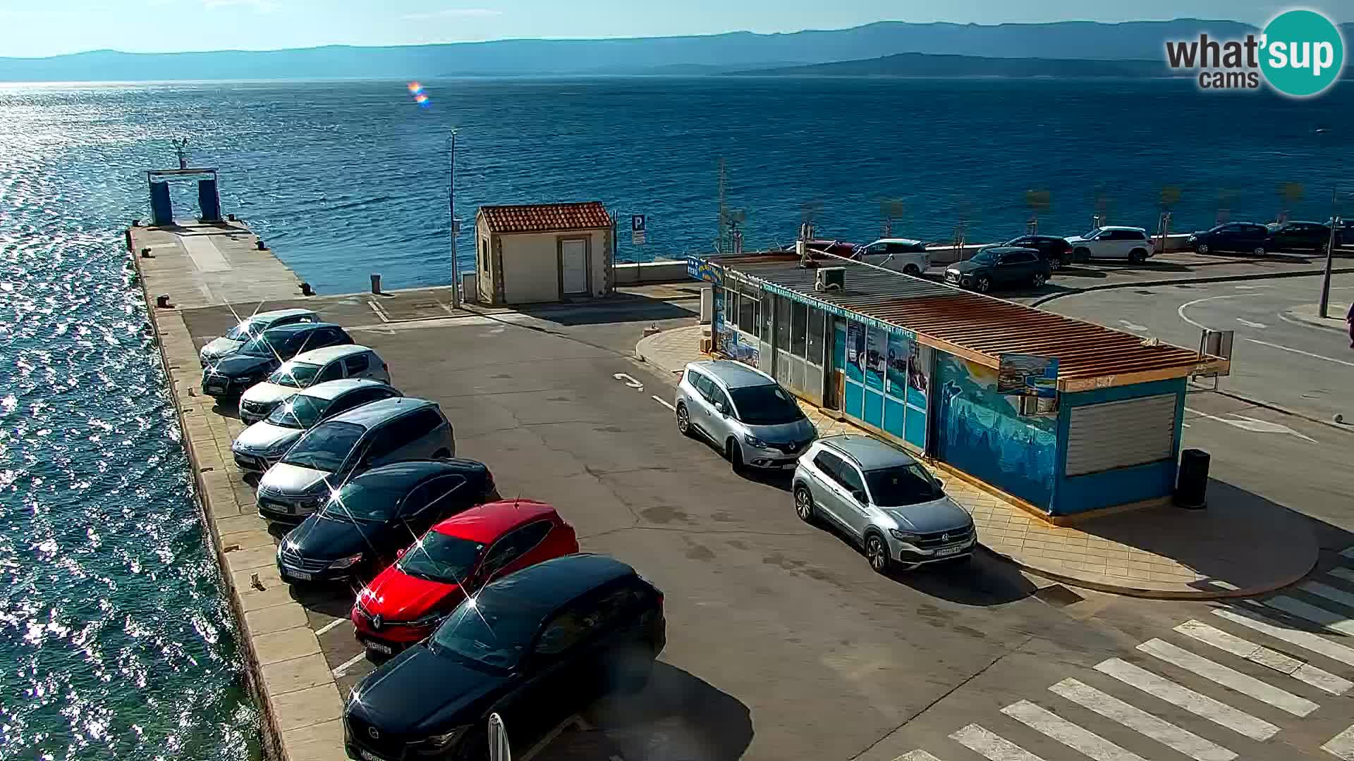 Web kamera Bol – Centar mjesta i marina | Pogled uživo