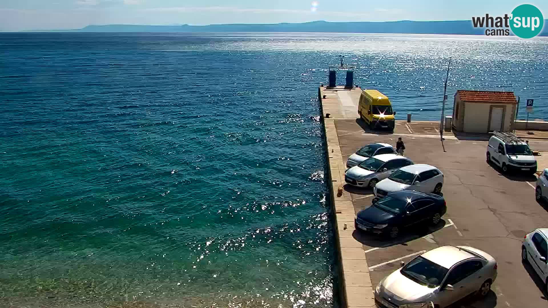 Web kamera Bol – Centar mjesta i marina | Pogled uživo