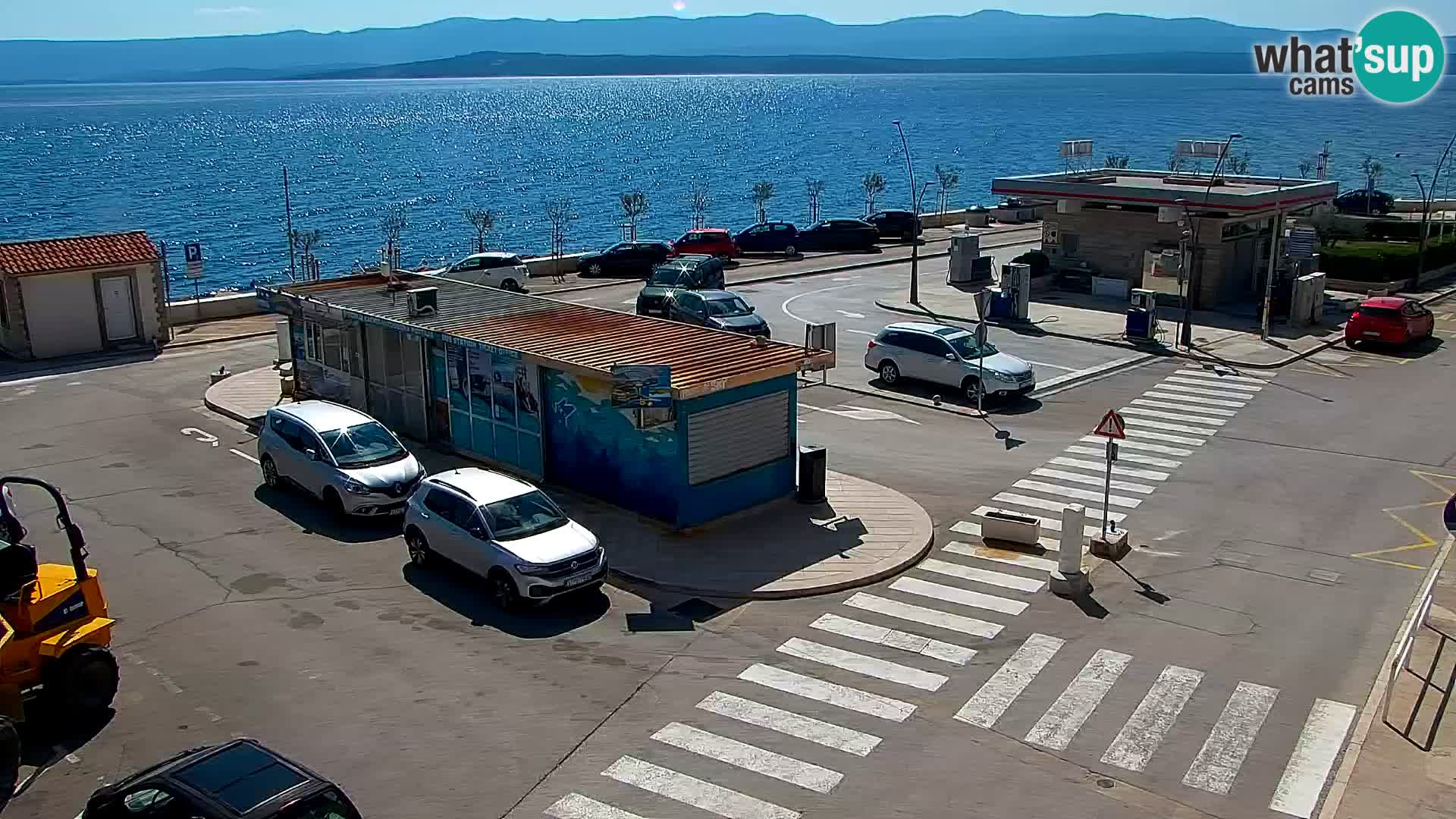 Web kamera Bol – Centar mjesta i marina | Pogled uživo