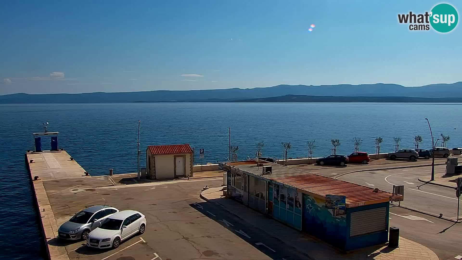 Web kamera Bol – Centar mjesta i marina | Pogled uživo