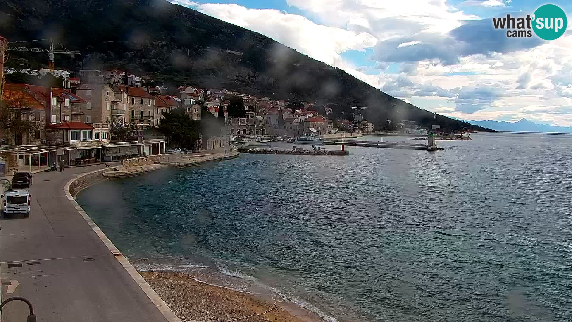 Web kamera Bol – Centar mjesta i marina | Pogled uživo