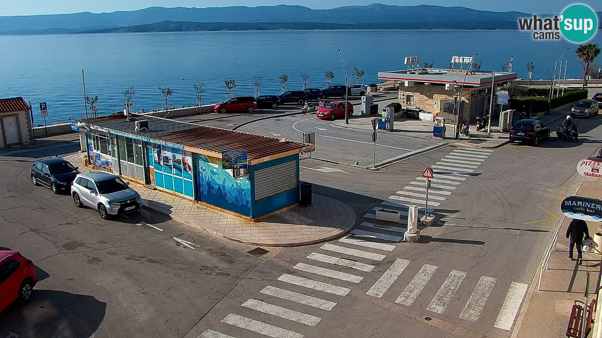 Web kamera Bol – Centar mjesta i marina | Pogled uživo