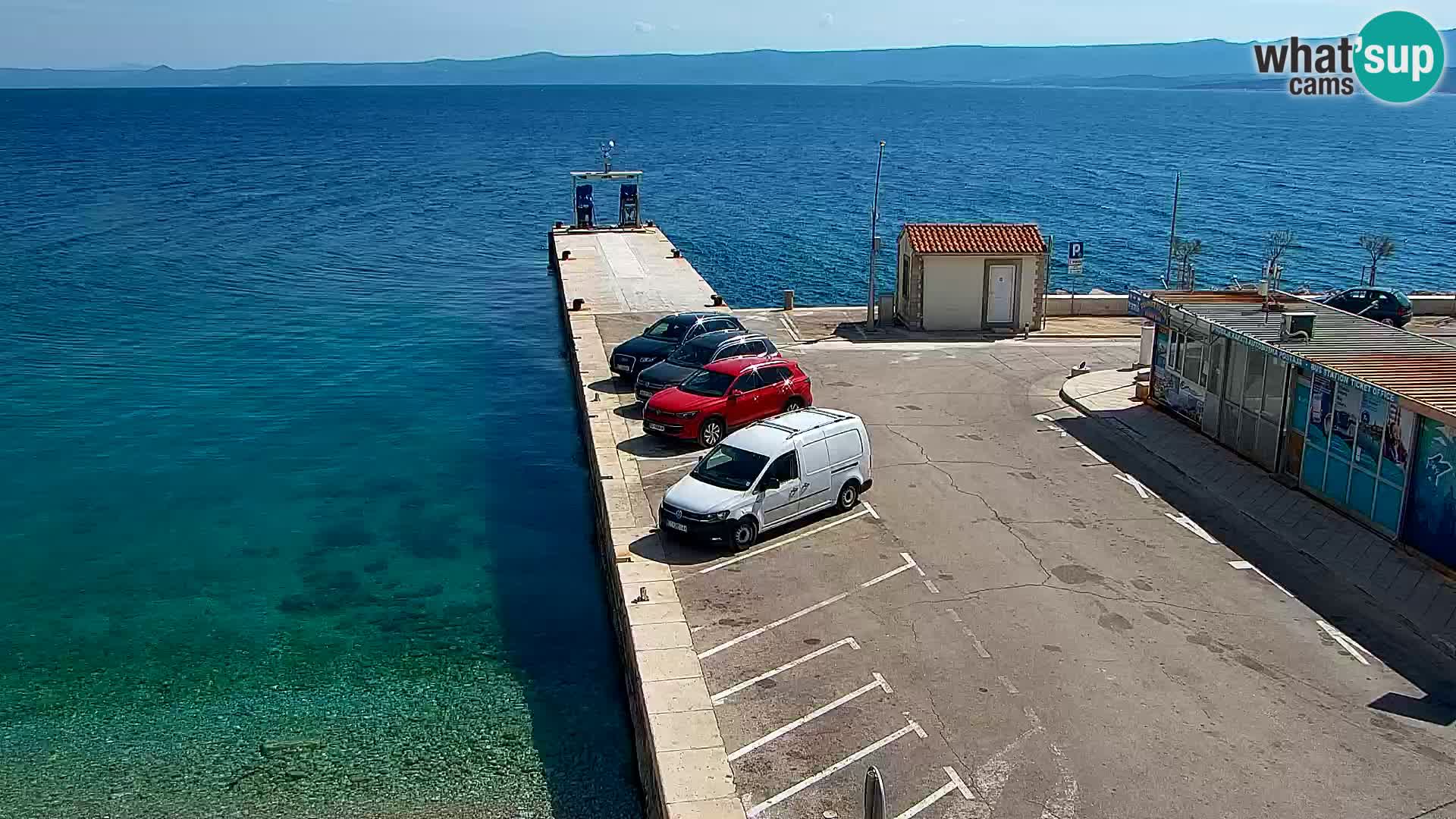 Web kamera Bol – Centar mjesta i marina | Pogled uživo