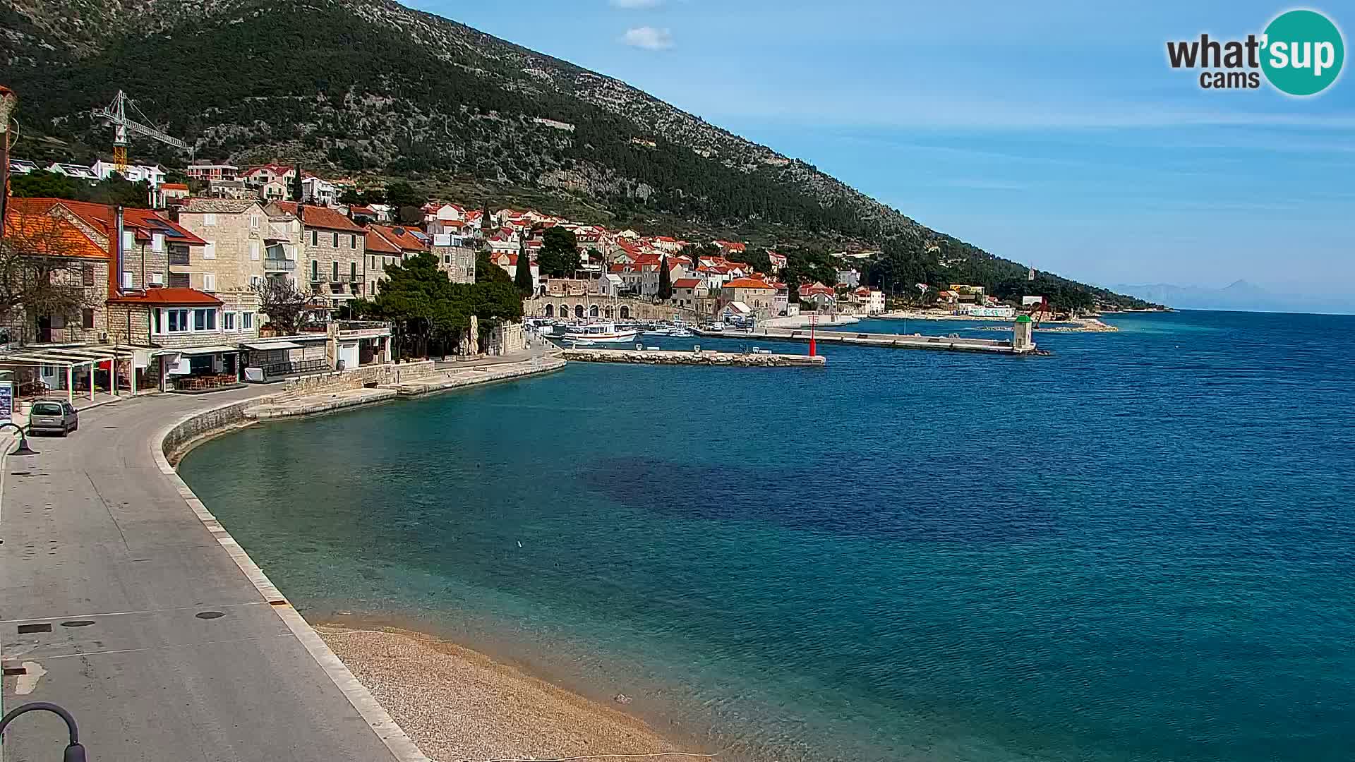 Web kamera Bol – Centar mjesta i marina | Pogled uživo