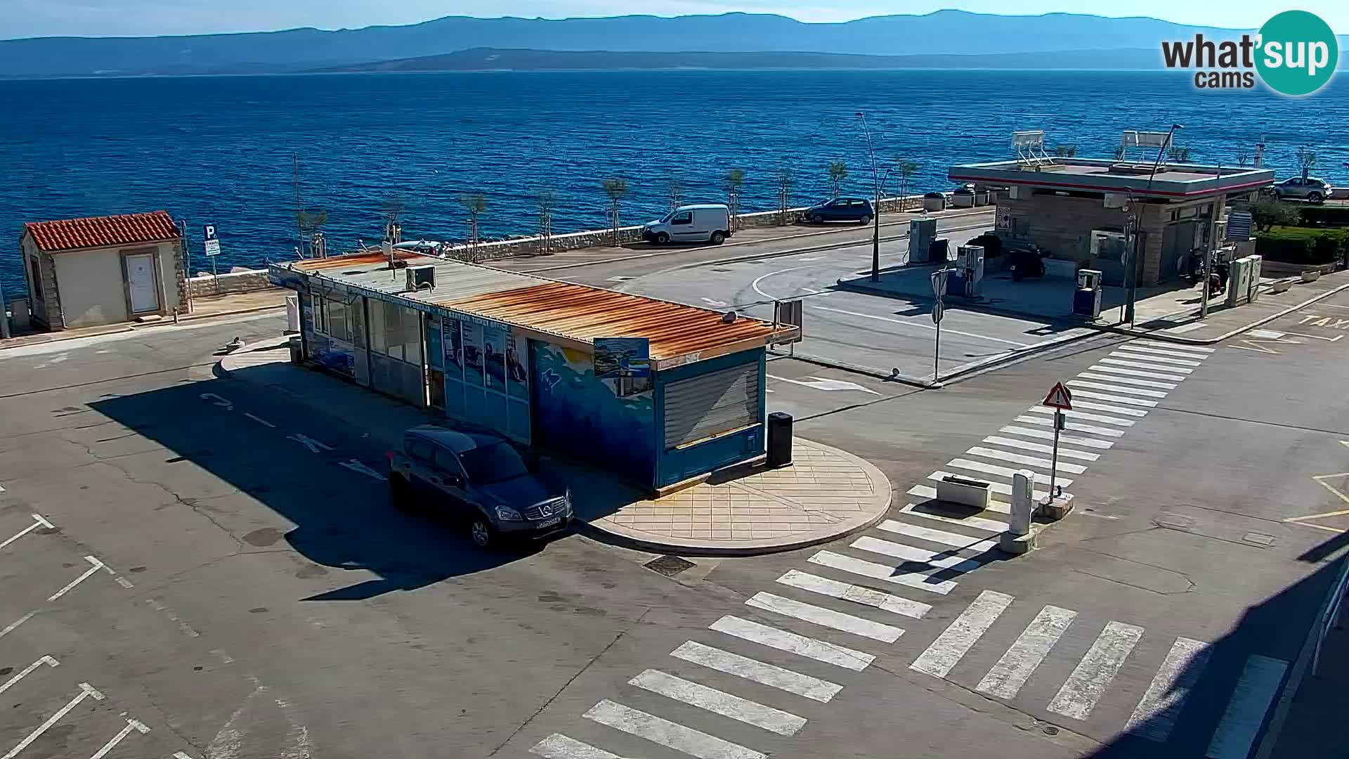 Web kamera Bol – Centar mjesta i marina | Pogled uživo