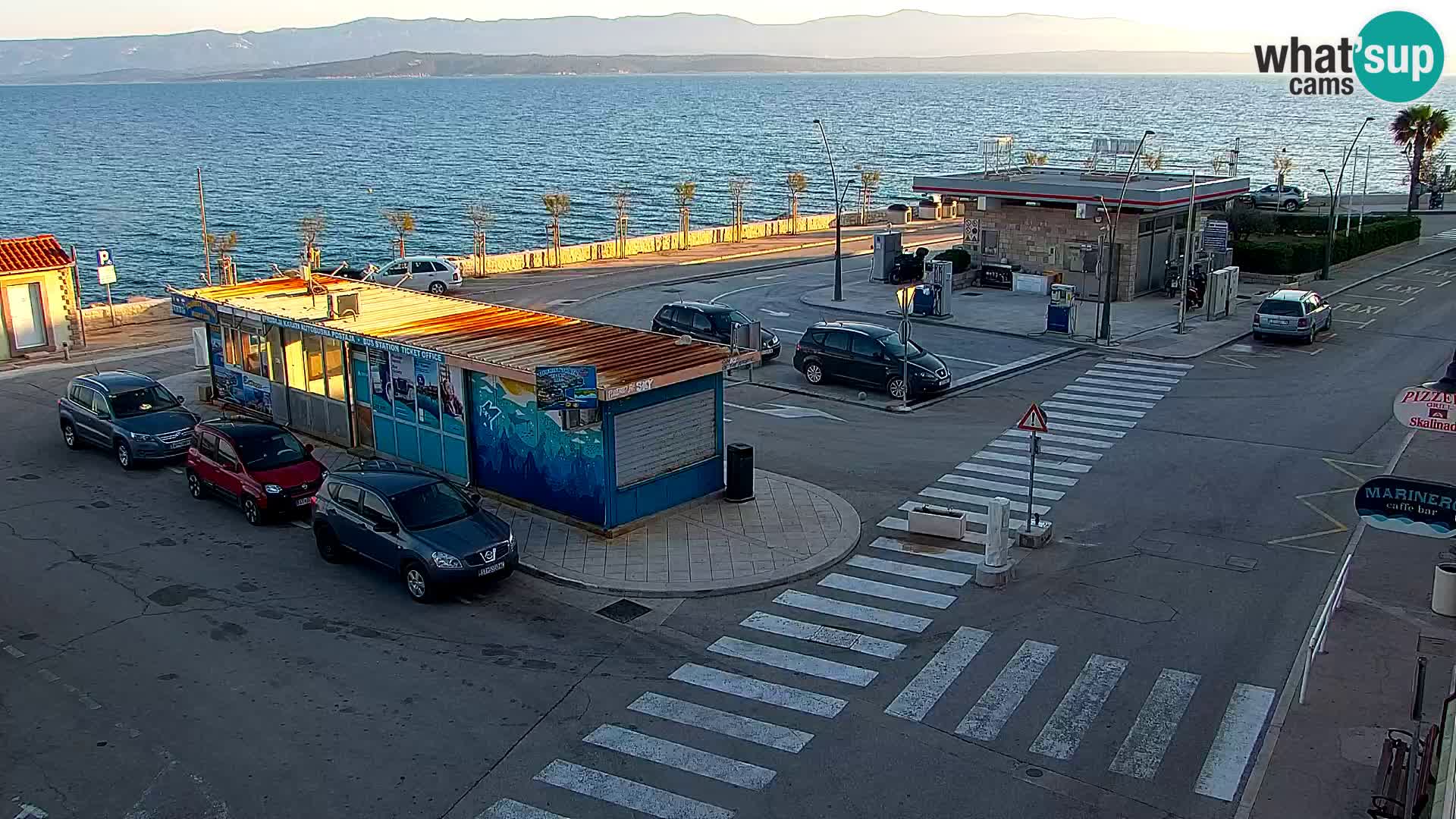 Web kamera Bol – Centar mjesta i marina | Pogled uživo