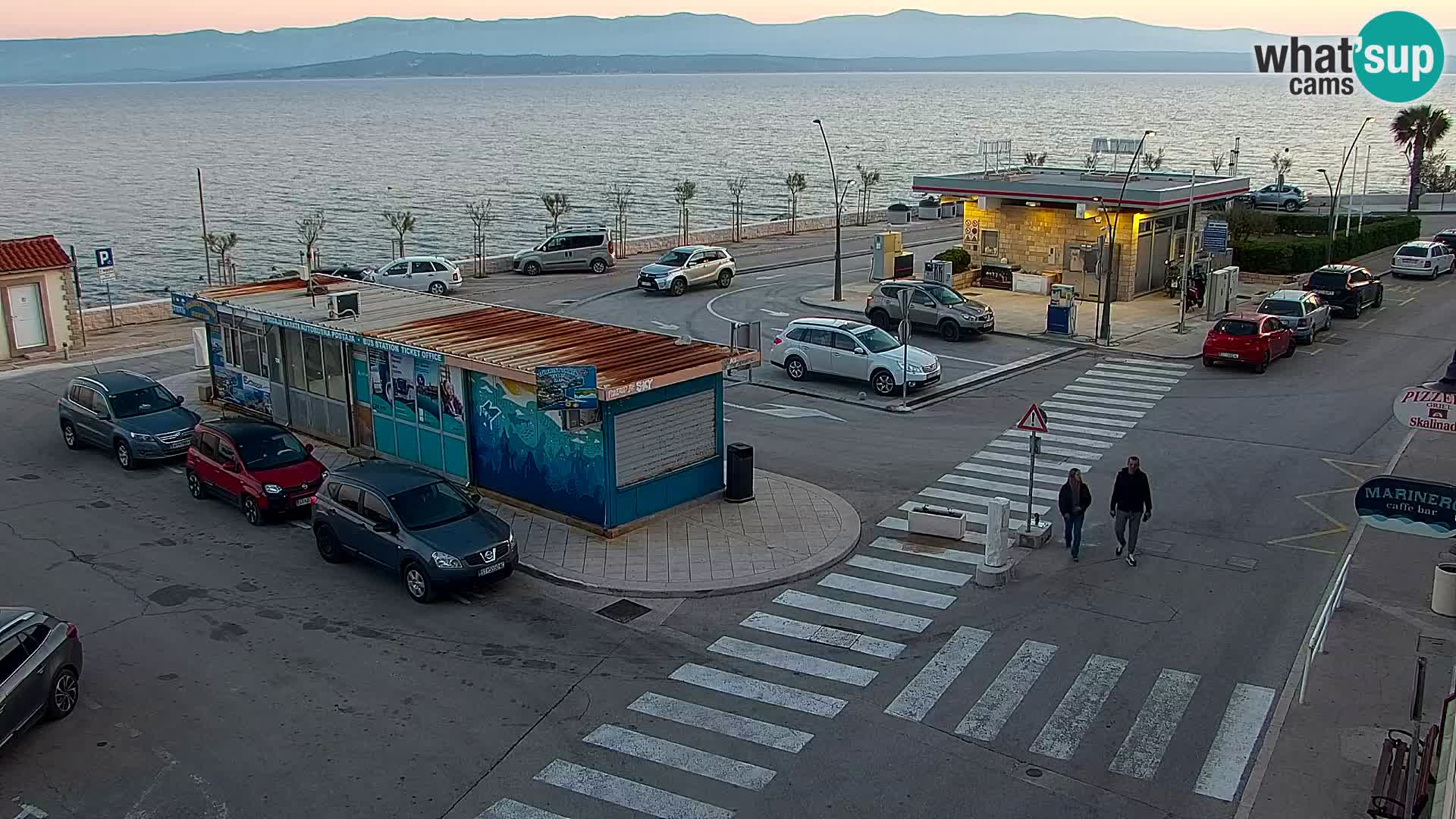 Web kamera Bol – Centar mjesta i marina | Pogled uživo