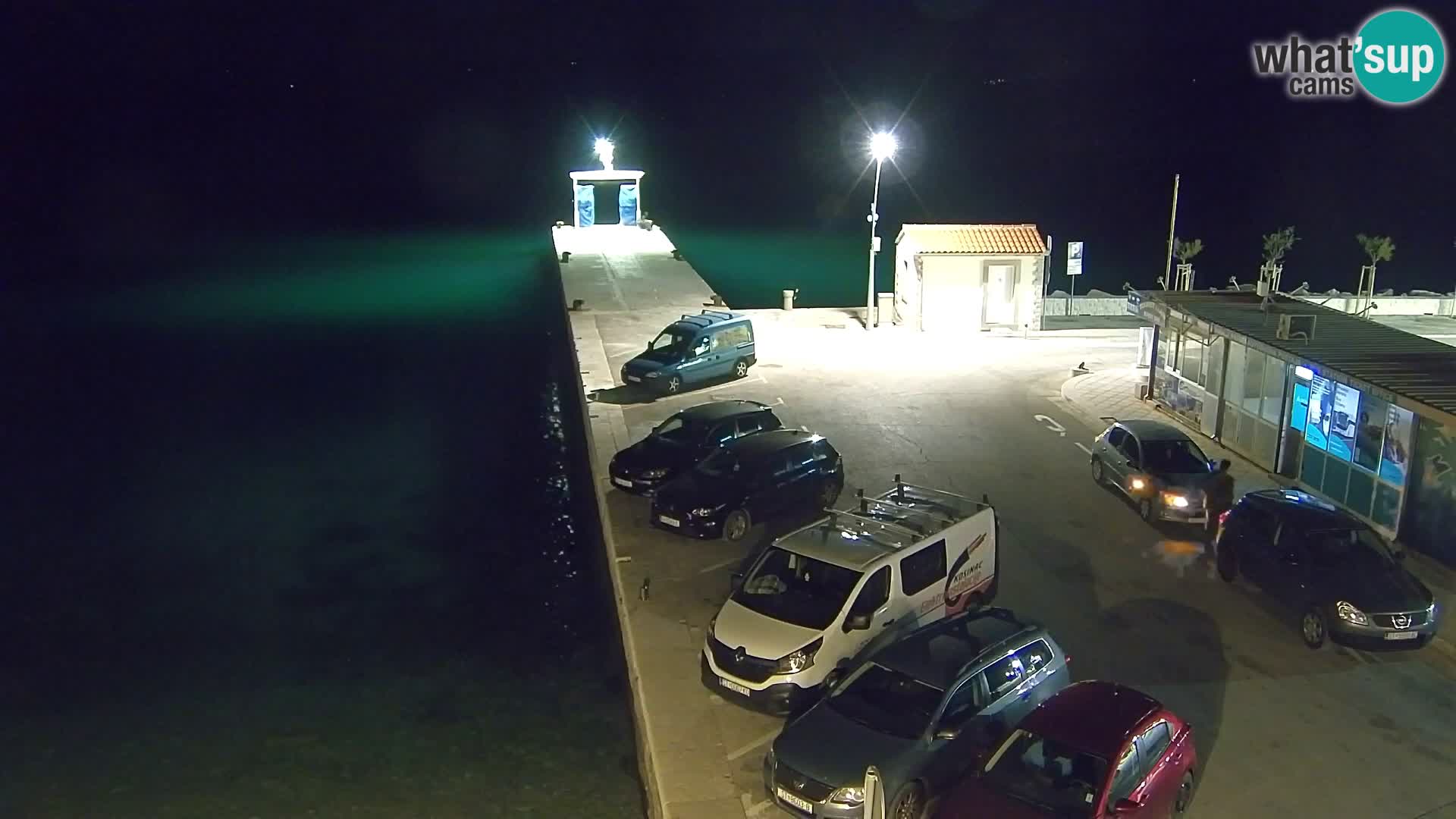 Web kamera Bol – Centar mjesta i marina | Pogled uživo