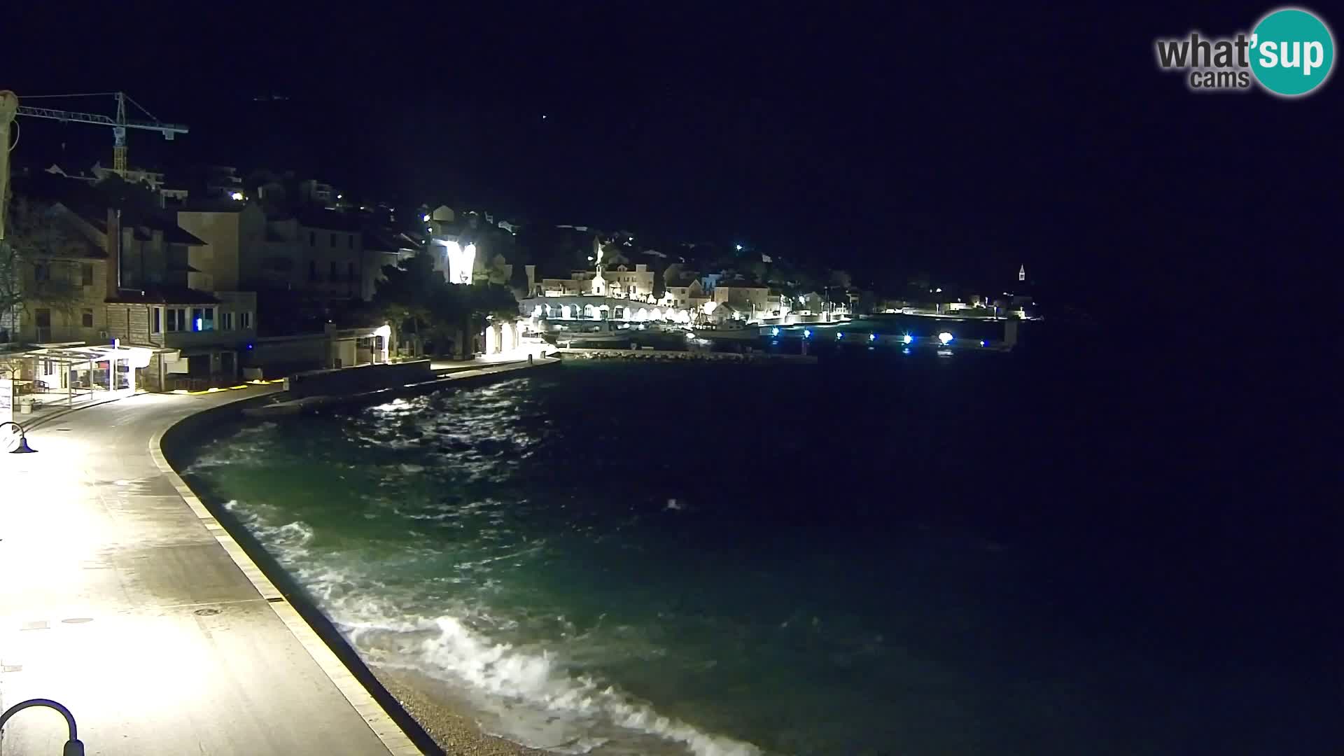 Spletna kamera Bol – Center mesta in marina v živo