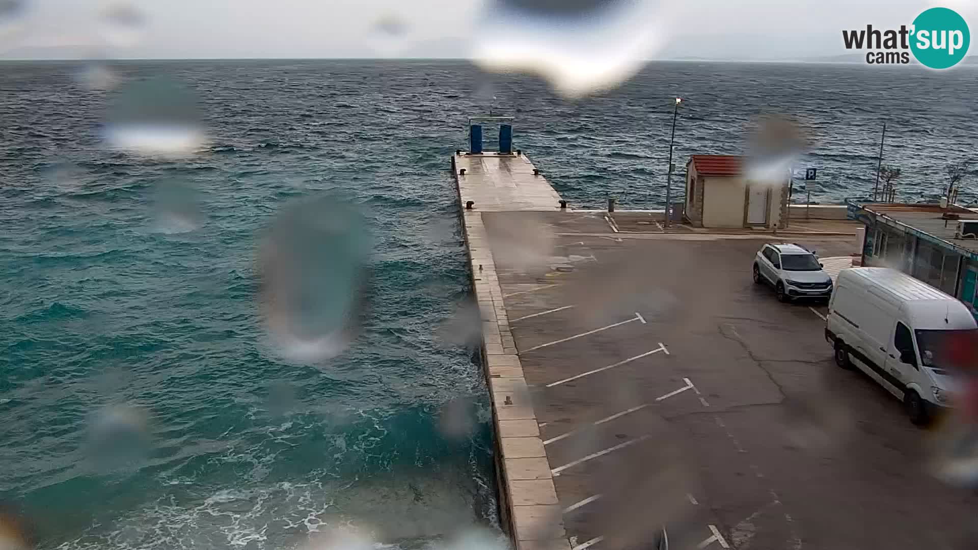 Web kamera Bol – Centar mjesta i marina | Pogled uživo