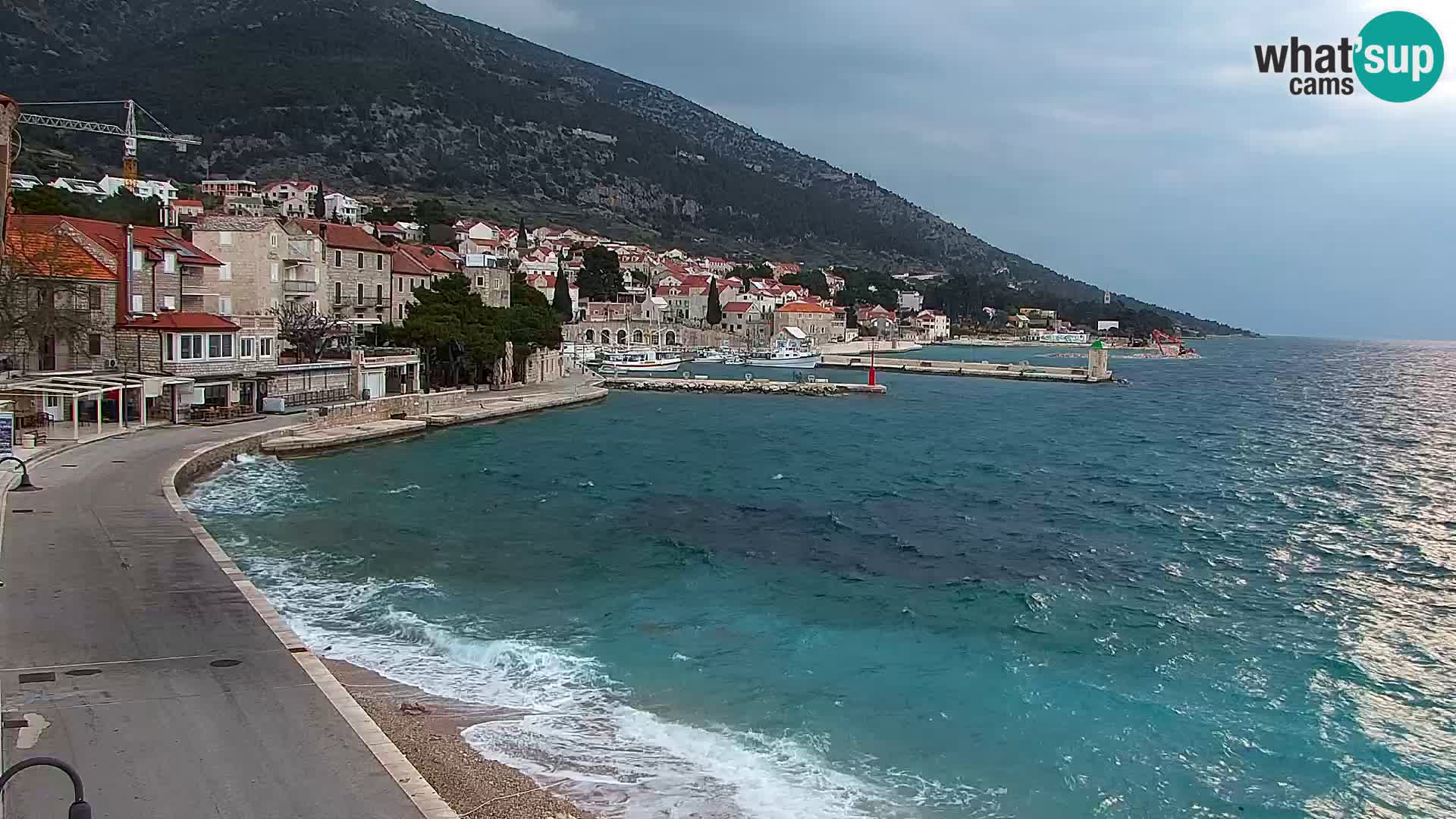 Web kamera Bol – Centar mjesta i marina | Pogled uživo