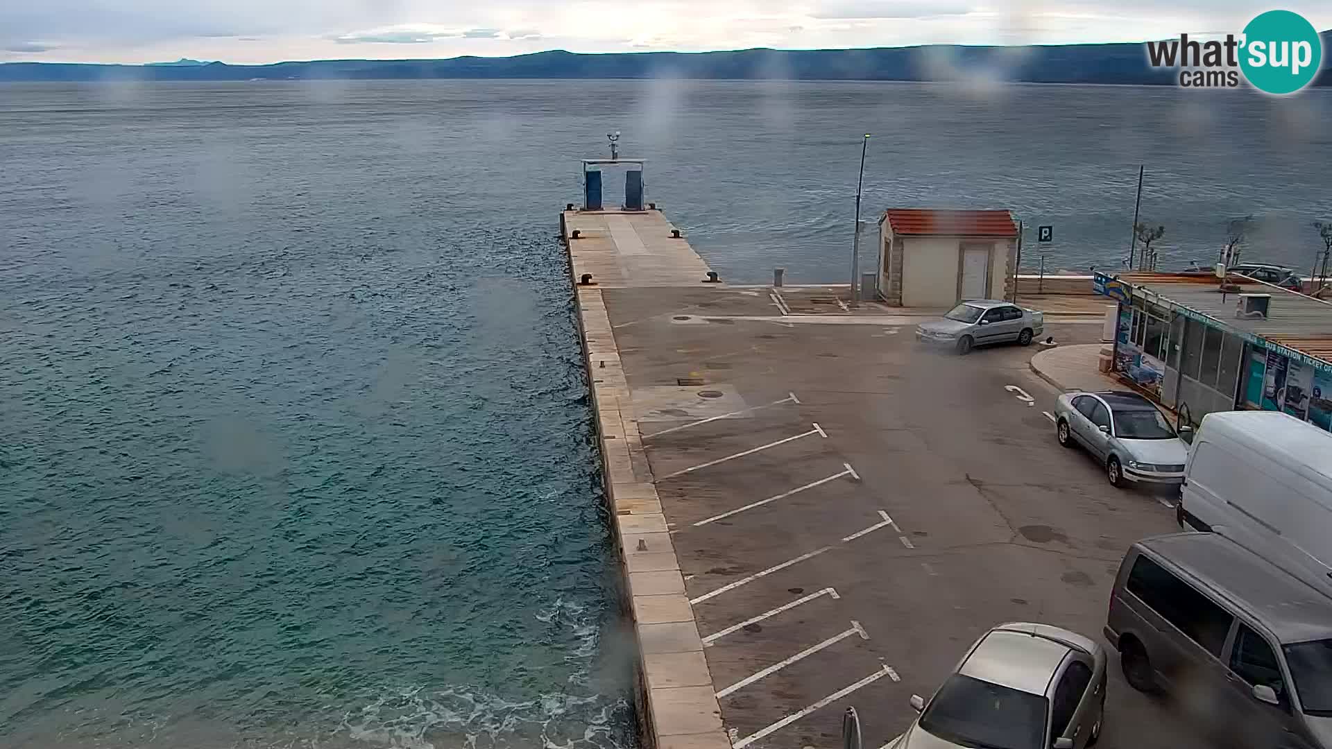 Web kamera Bol – Centar mjesta i marina | Pogled uživo