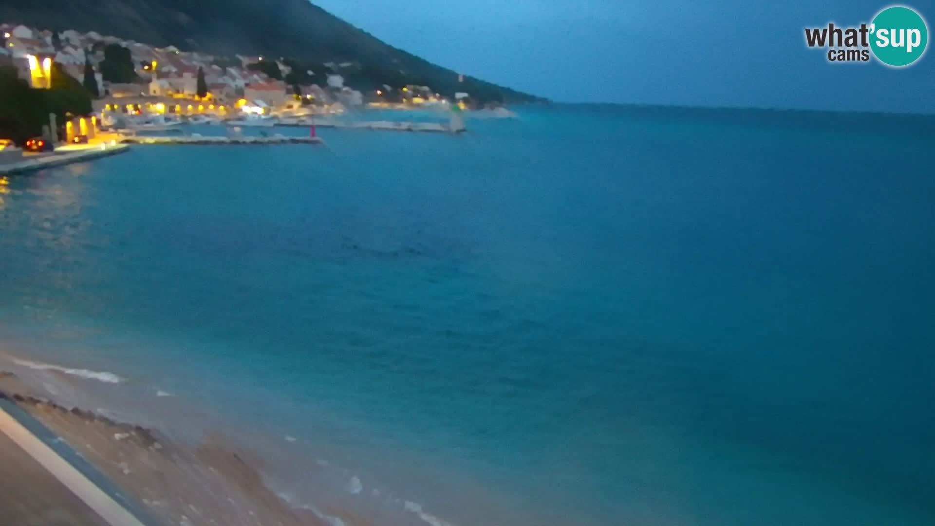 Web kamera Bol – Centar mjesta i marina | Pogled uživo