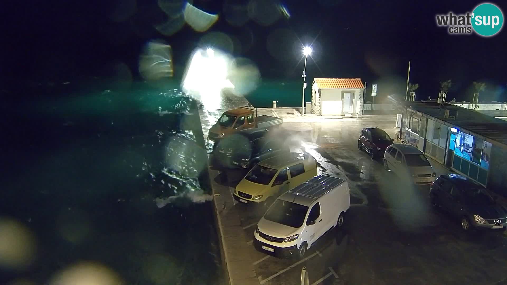 Web kamera Bol – Centar mjesta i marina | Pogled uživo