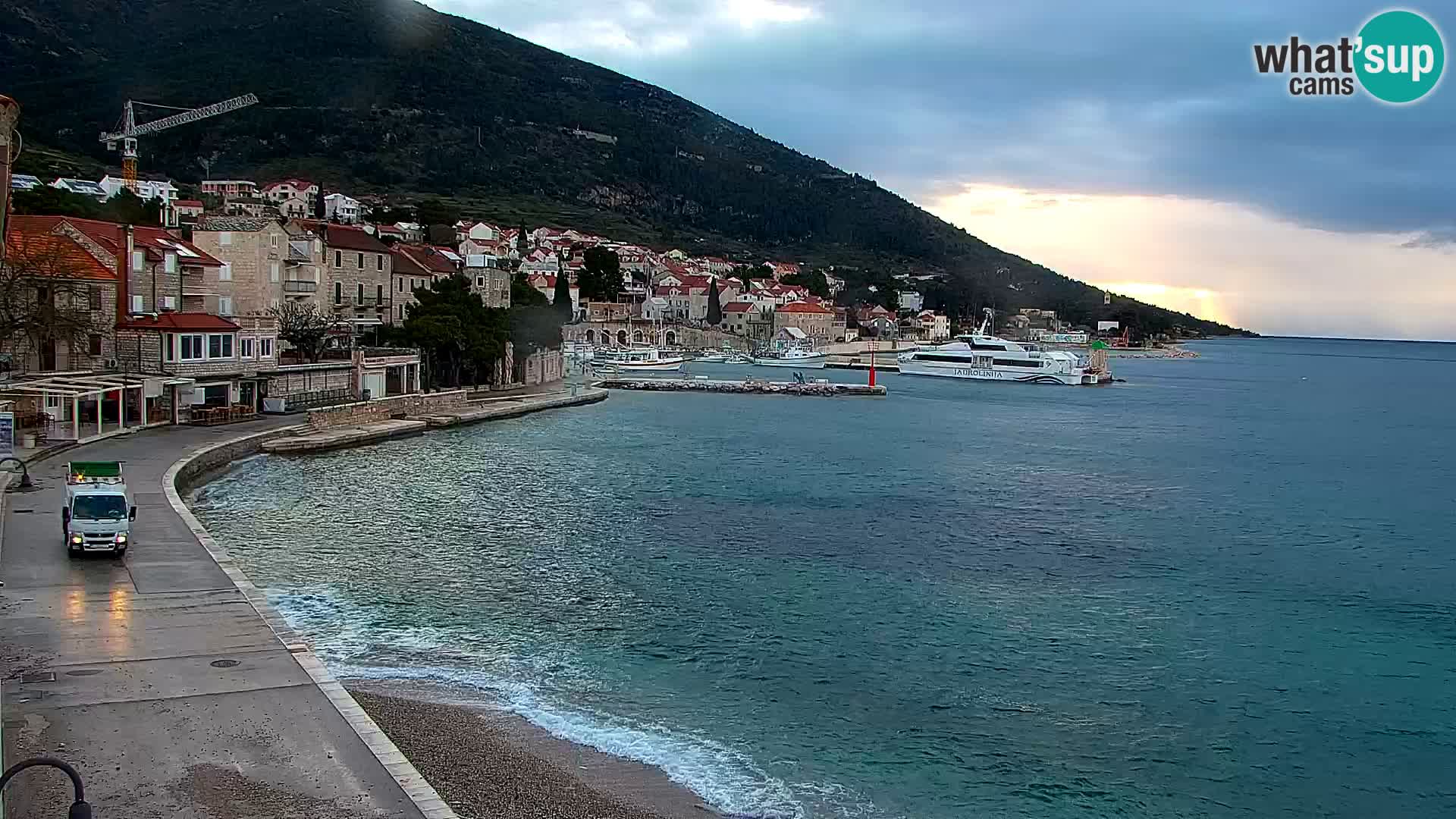 Webcam Bol Centro e Marina – Vista live dal porto di Bol