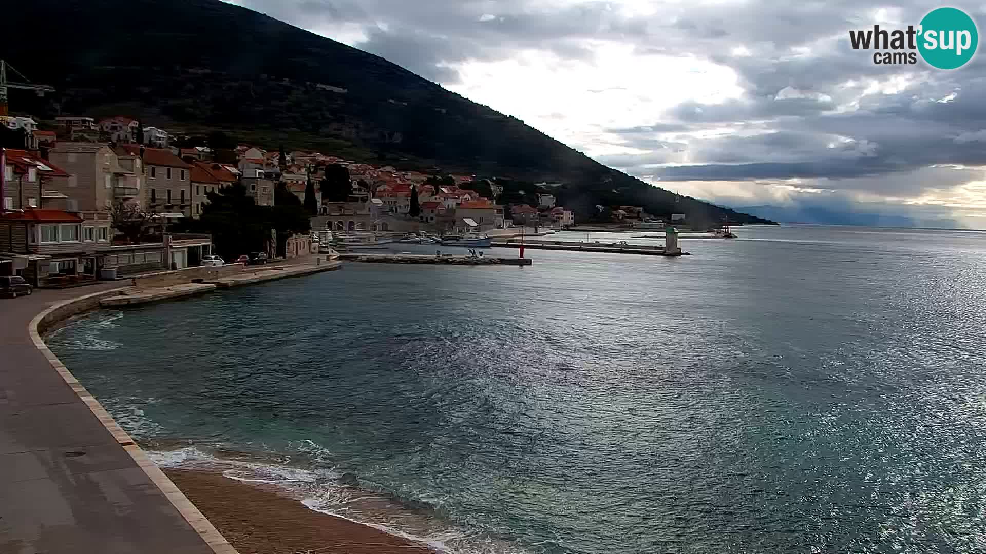 Webcam Bol Centro e Marina – Vista live dal porto di Bol