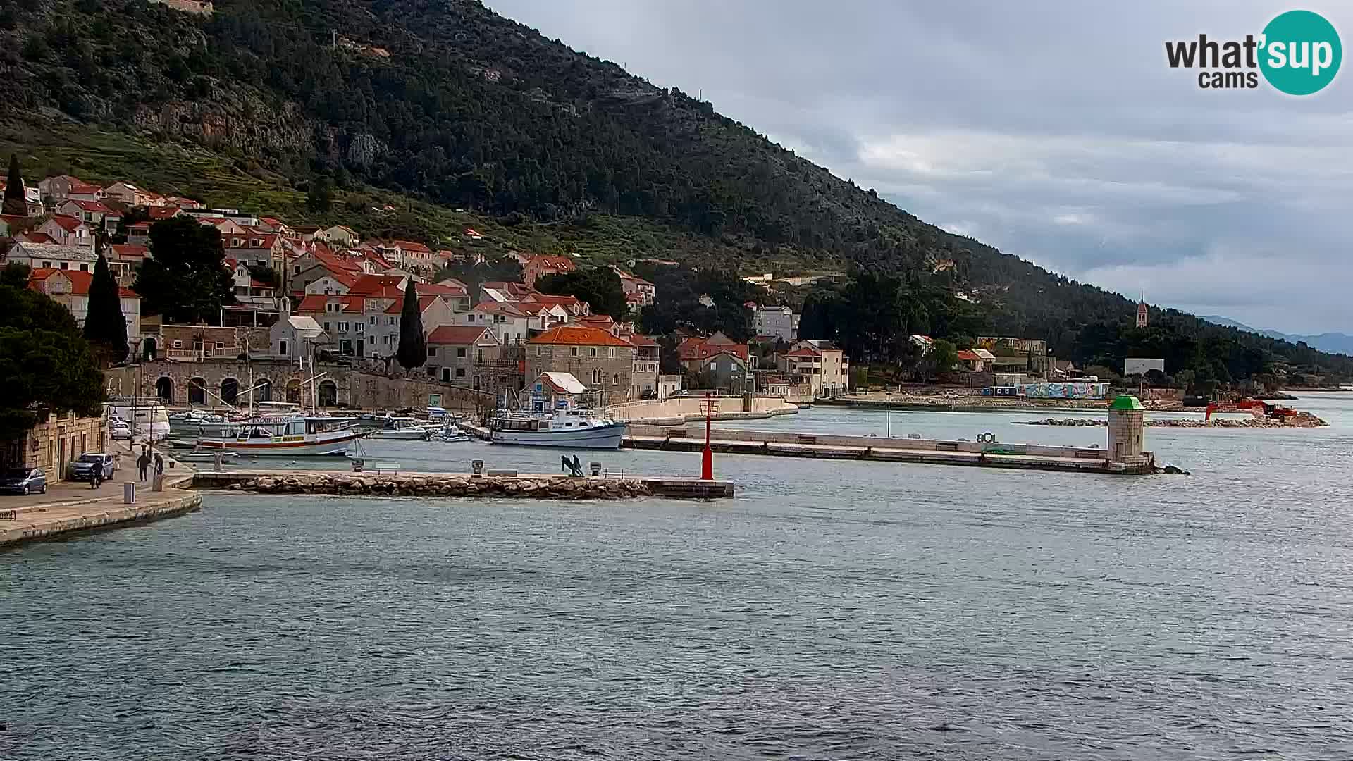 Webcam Bol Centro e Marina – Vista live dal porto di Bol