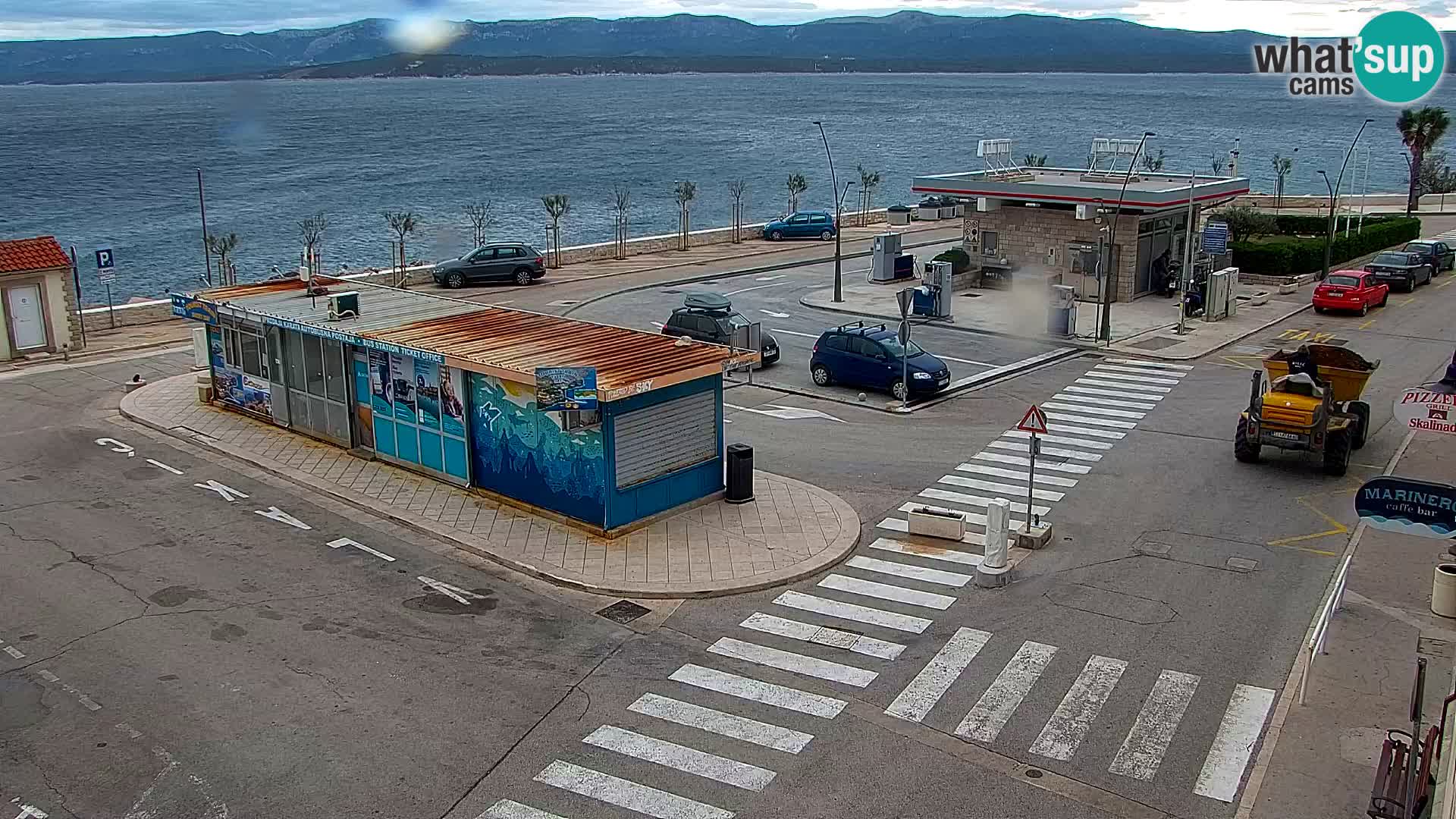 Web kamera Bol – Centar mjesta i marina | Pogled uživo